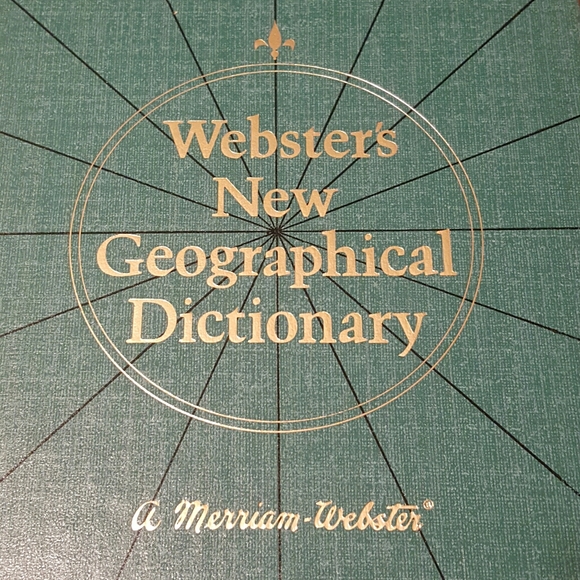 1977 WEBSTER'S NEW GEOGRAPHICAL DICTIONARY EUC - Picture 2 of 12